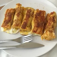 Snapdishの料理写真:Apple and egg rolls🍴|Erdenさん