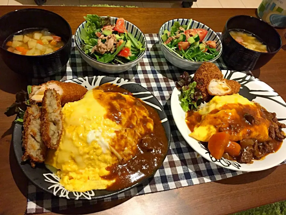 Snapdishの料理写真:週末ごはーん♡チーズインデミオムライス、サラダ、ポトフ、コロッケ、チキンカツ(揚げ物はデパ地下で買いました☆)|未来さん