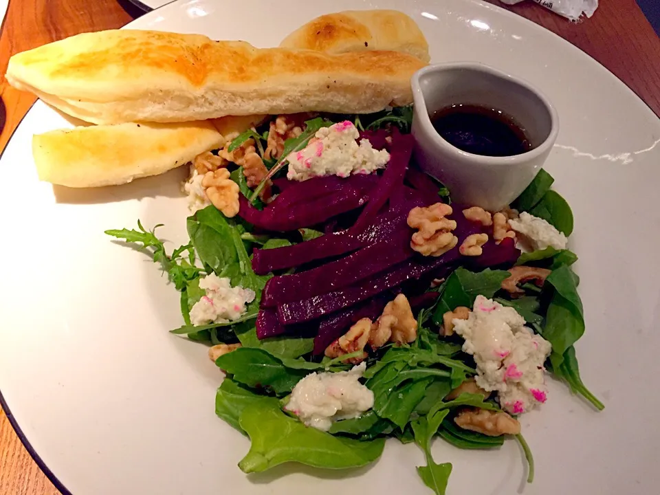 Beets & Gorgonzola salad|Sky Blueさん