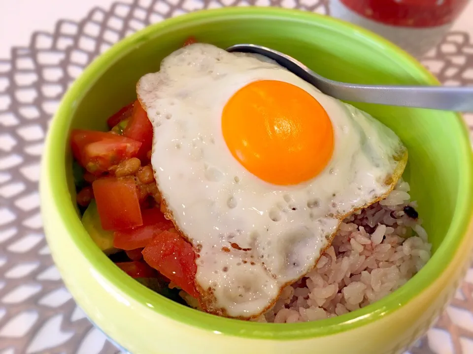 おかなさんの料理 簡単♡美肌♪アボトマ納豆丼|ゆきさん