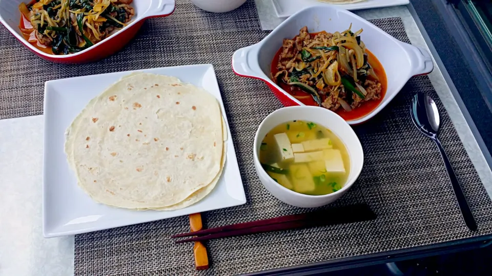 Snapdishの料理写真:今日の昼食　プルコギ、ダシダのわかめと豆腐のスープ|pinknari🐰🌈さん