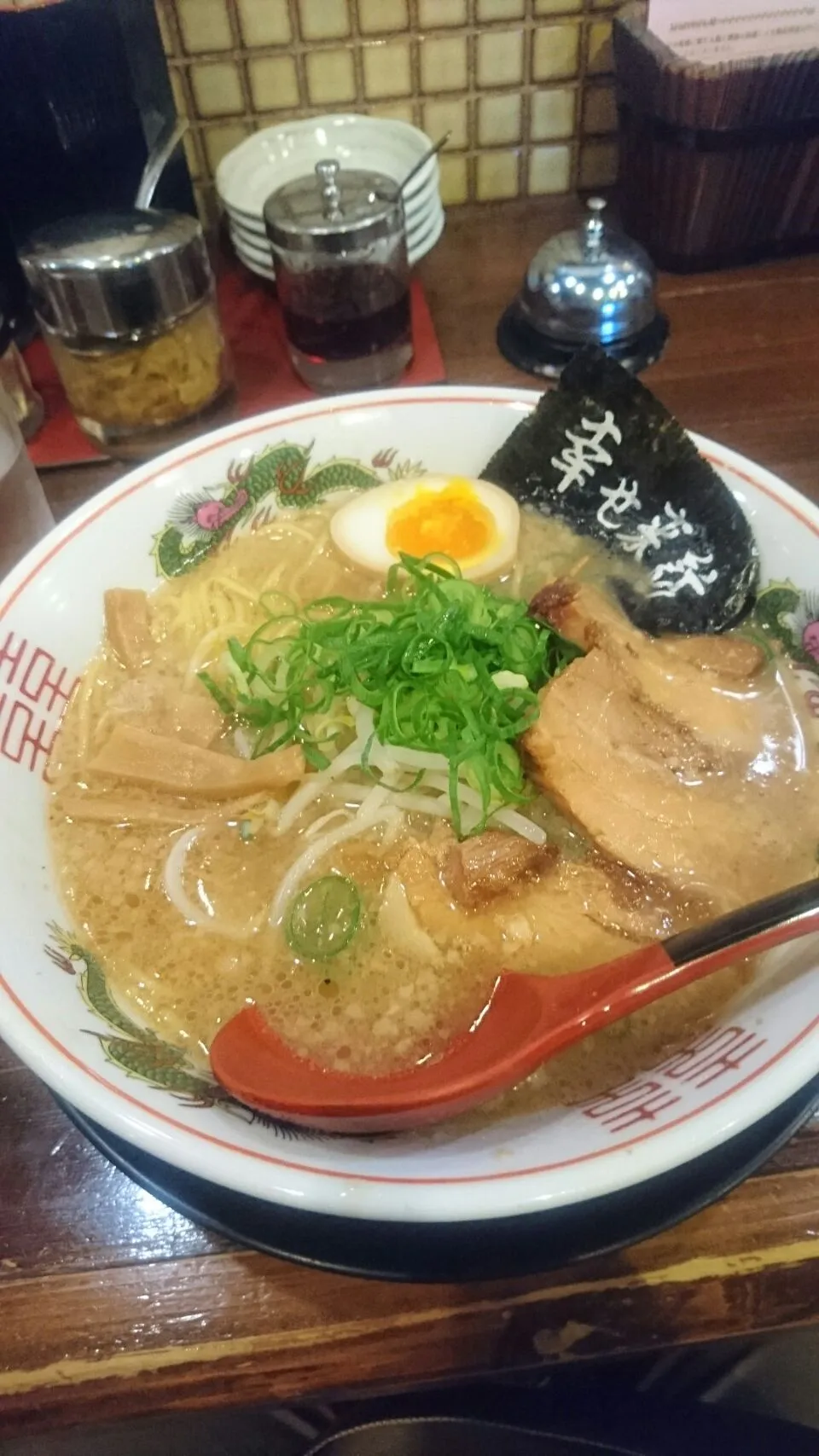 Snapdishの料理写真:しあわせラーメン|tomoyuki.nakaharaさん