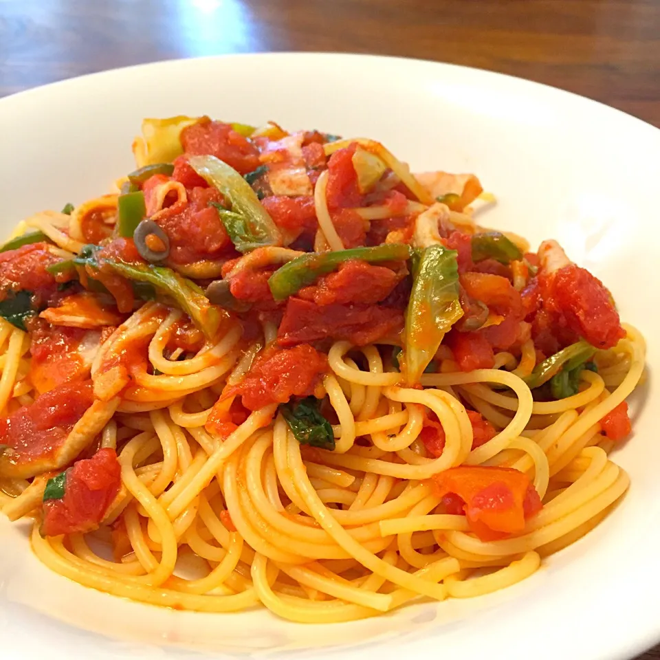 サラダ菜ピーマンしめじのトマトパスタ|育休パパの主夫ご飯さん