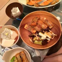 Snapdishの料理写真:厚揚げの豚シソ巻きと鮭|yayamiさん