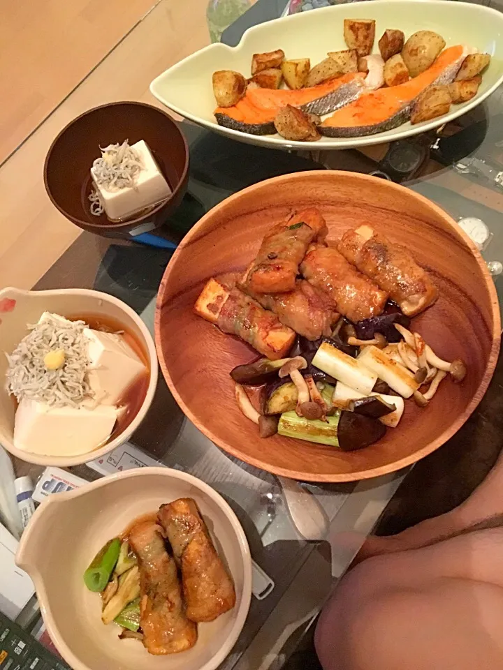 Snapdishの料理写真:厚揚げの豚シソ巻きと鮭|yayamiさん