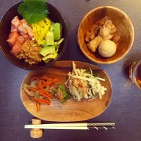 Snapdishの料理写真:今日の夜ごはん〜ばくだん丼✳︎手羽元と大根の煮物✳︎きんぴら✳︎ほうれん草のおひたし✳︎大根と大葉のサラダ〜|きりしまさん