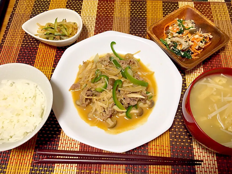 Snapdishの料理写真:♡いつかの夜ご飯〜豚肉とピーマンの味噌炒め、ほうれん草の白和え、もやしときゅうりのさっぱり和え、味噌汁〜♡|miyuさん