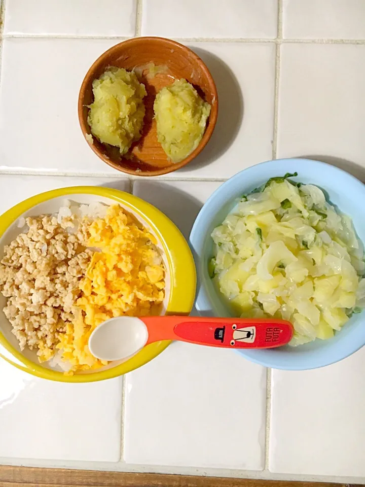 離乳食 後期 夜ごはん
＊2色丼
＊キャベツとジャガイモのミルク煮
＊さつまりんごのきんつば|さとみさん