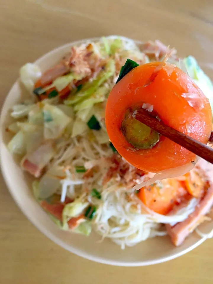 小2息子の素麺チャンプルー…ォィ！へた入っとるが🙄！|かわちさん