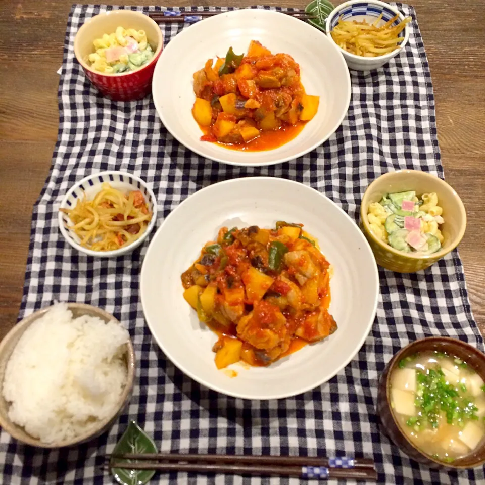 チキントマト煮、マカロニサラダ、もやしカレー炒め|Nao Yamadaさん