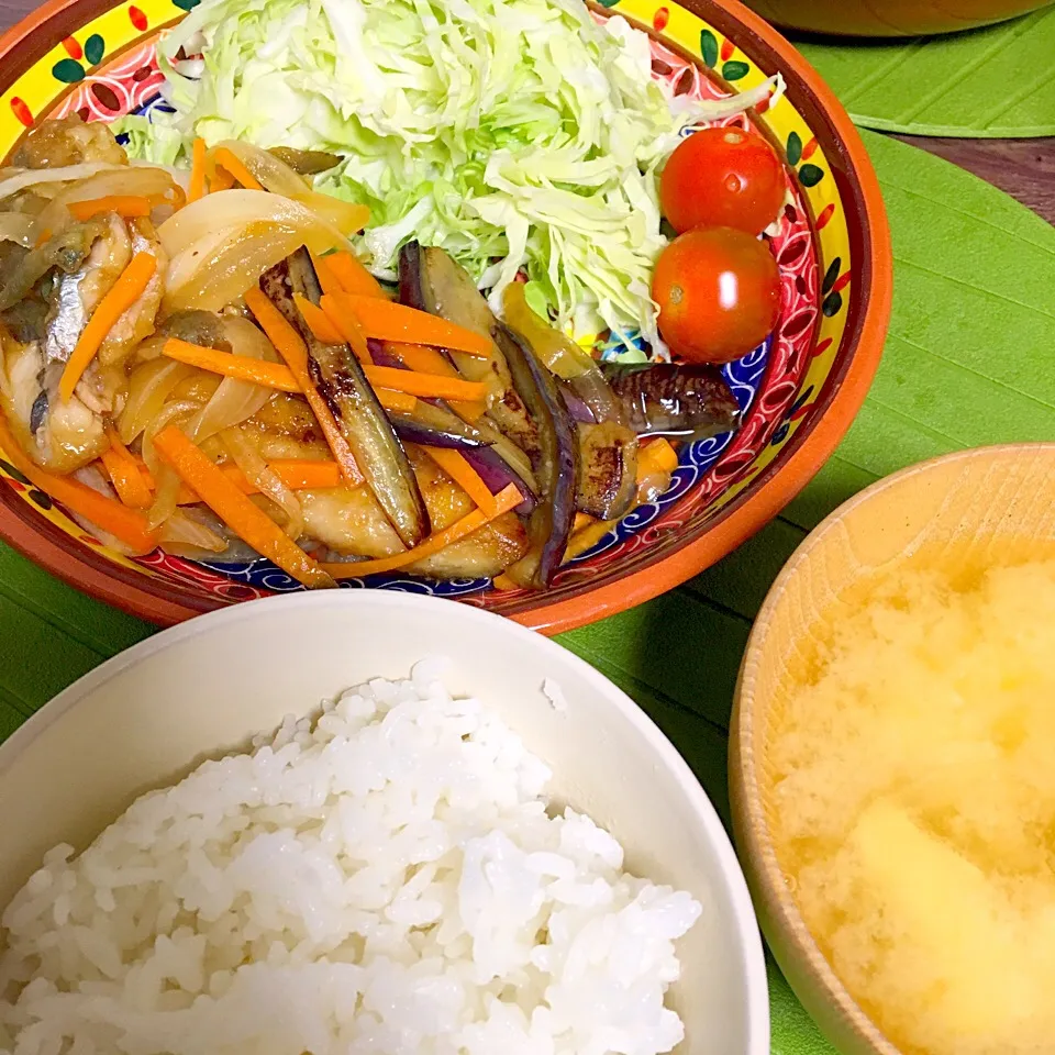 Snapdishの料理写真:鯵と茄子の南蛮漬け・新玉ねぎと豆腐の味噌汁・ごはん(2016.5.29)|ちゃんぱるさん