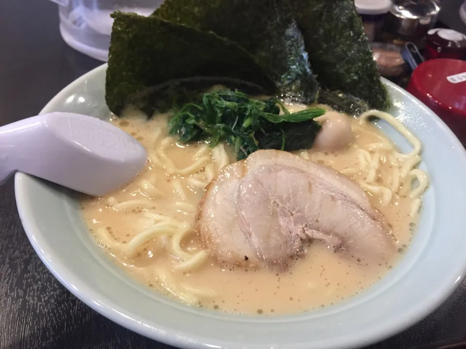 【魂心家】横浜家系ラーメン(醤油)|りをさん