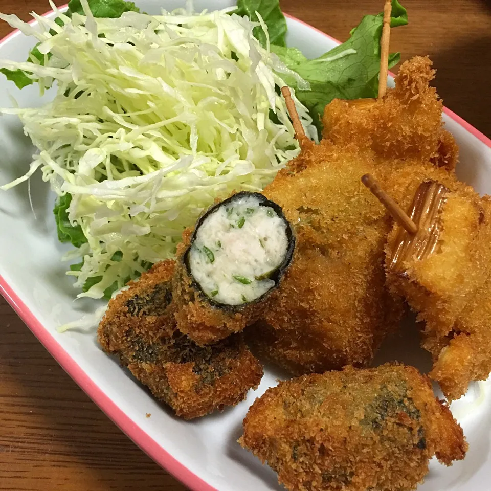 Snapdishの料理写真:豚コマ肉で串カツ＆鶏ミンチの海苔巻きフライ|もこうさぎさん