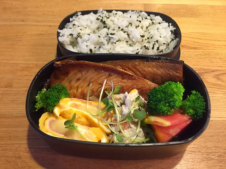 Snapdishの料理写真:サバ照り焼きとハムチーズ卵焼き 弁当|myusicさん