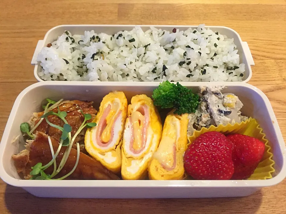 Snapdishの料理写真:サバ照り焼きとハムチーズの卵焼き 弁当|myusicさん