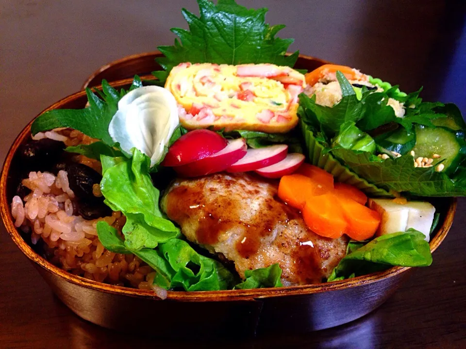 今日の私のお弁当🎵 おから入りし塩麹のハンバーグ♪( ´▽｀)|とんちんさん