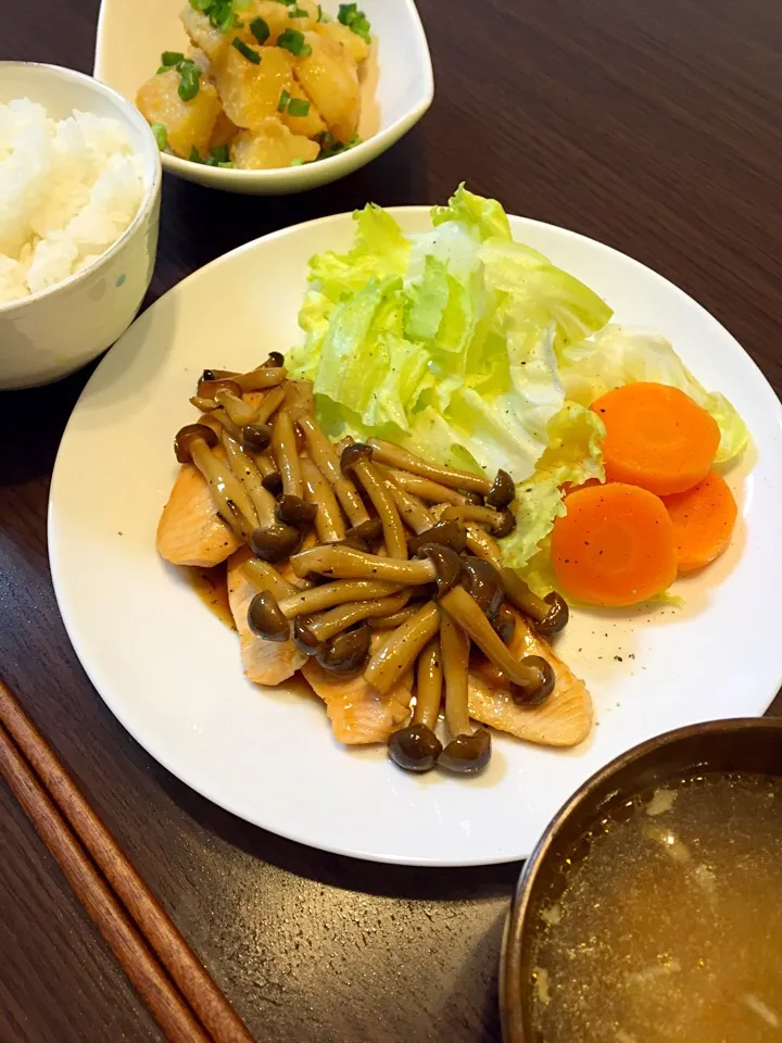 鮭としめじのバター醤油焼きの晩ご飯|mikaさん