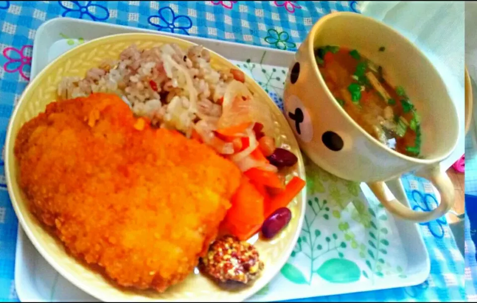 16'5/30 チキンカツ🐔プレート💞
雑穀ご飯🍚 味噌汁💙 ビーンズ＆人参マリネ🍀|メイメイda.さん