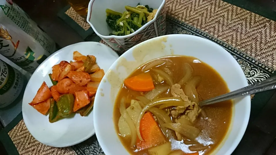 玉ねぎとビーマンとギョニソケチャップ炒め＆ポークカレー＆ほうれん草の煮浸し|まぐろさん