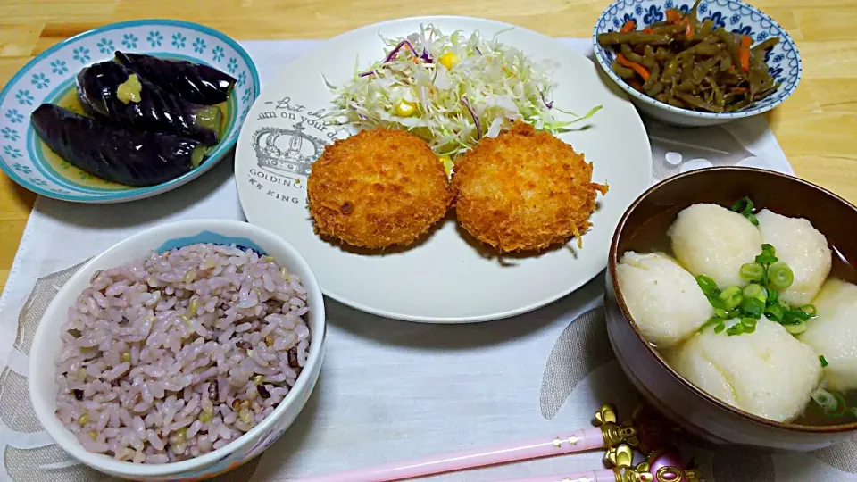 クリームコロッケ
きんぴらごぼう
茄子の揚げ浸し
えびしんじょう風味噌汁
雑穀ご飯
#夜ご飯
#ボッチ飯|めぐさん