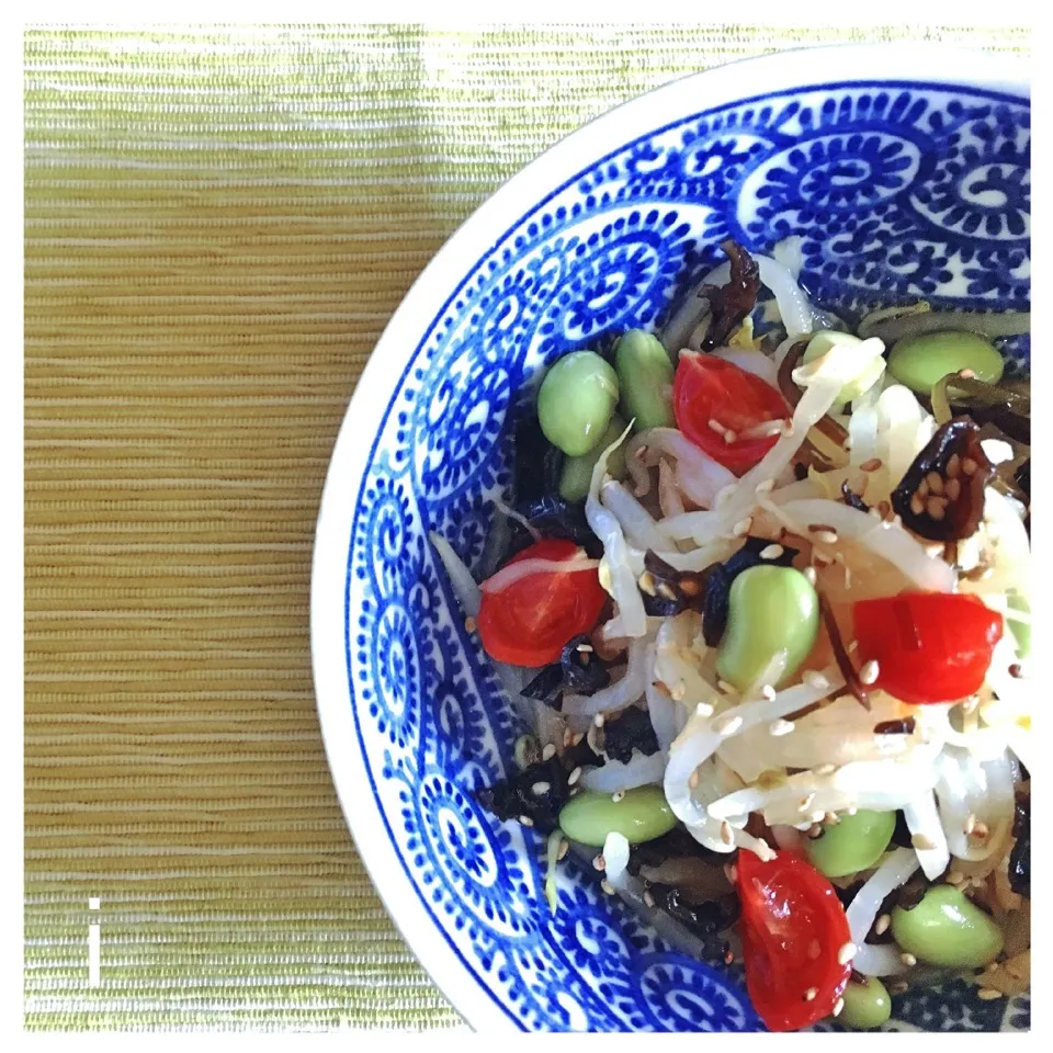 咲きちゃんさんの料理 もやしとコリコリ木耳で生姜酢和え 【Bean sprouts and Jew's ear tossed with ginger vinegar】|izoomさん