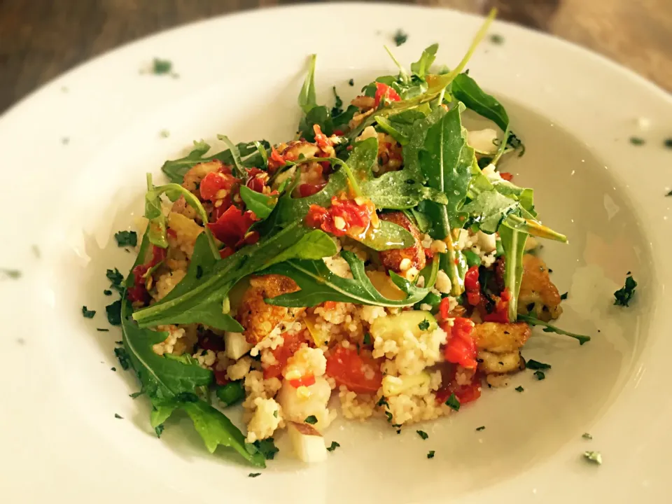 Couscous with Halloumi, peppers, pears, peas, zucchini, rocket & chilli|Sergio Lacuevaさん