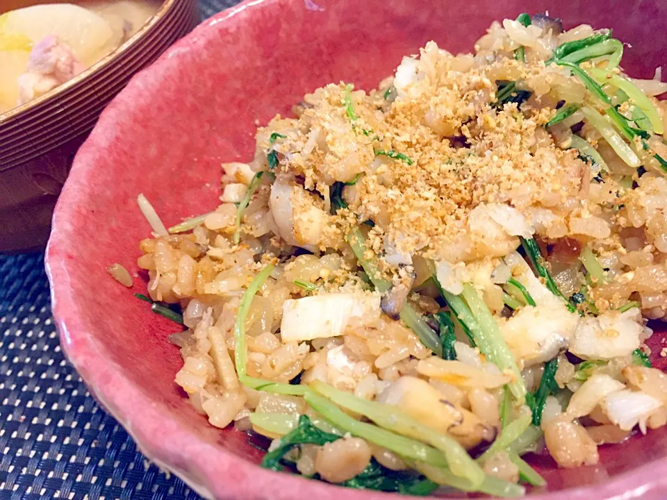 北海道のタラと水菜の胡麻油にガーリックバター風味チャーハン♡|はるかさん