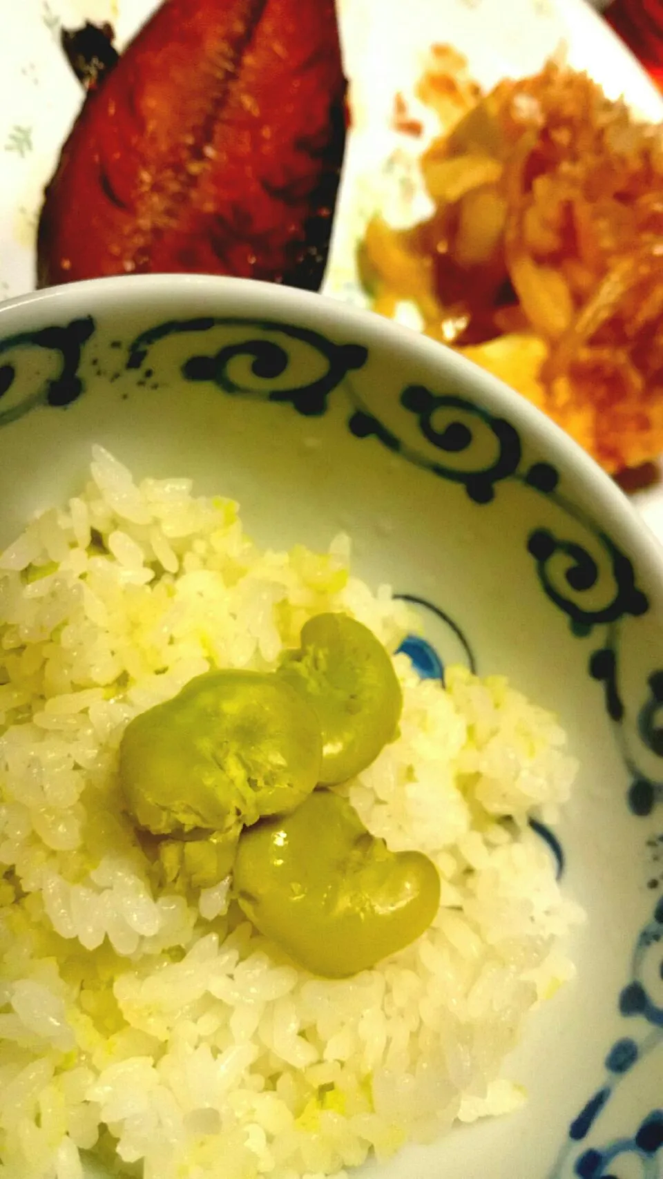 そら豆の炊き込みご飯、サバの味醂干し、厚揚げ焼きの玉ねぎマリネ乗せ！|あまねさん