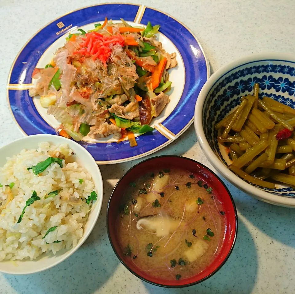 豚肉と野菜の炒めもの、フキの炒り煮、アサリとクレソンの生姜ごはん、椎茸のおみそ汁|rokochixxx666さん