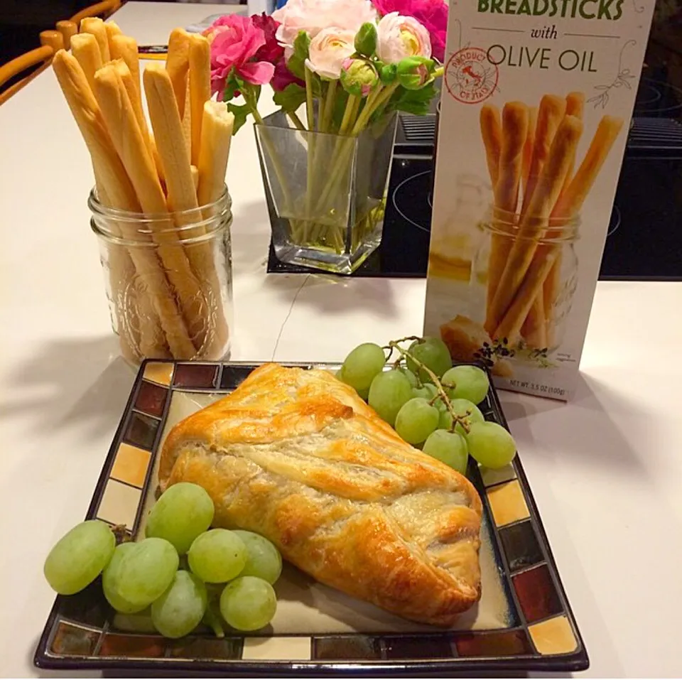 Snapdishの料理写真:Baked Brie in Puff Pastry|🌺IAnneさん