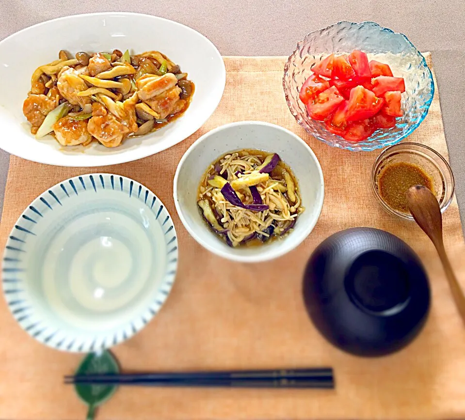 鶏肉のガリバタ炒め
トマトの胡麻和え
えのきと茄子の中華風
えのきと卵のお味噌汁|チャンプさん