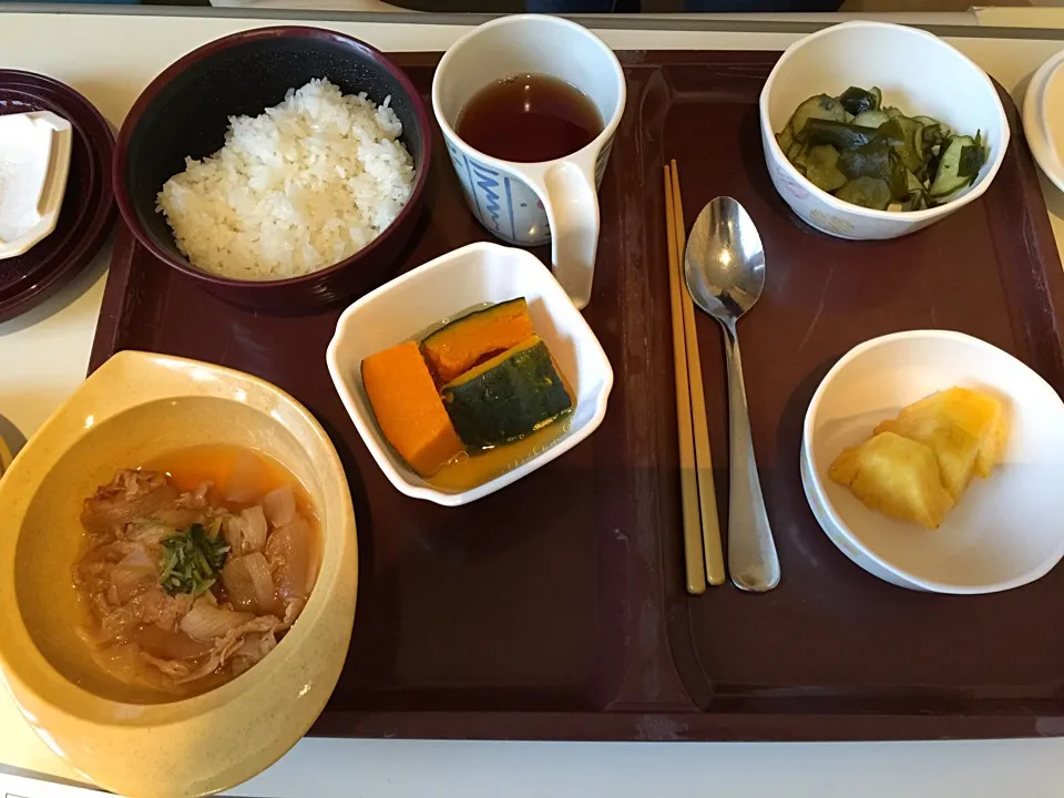 とある病院の夕食 牛丼 胡瓜の酢の物 南瓜のバター煮 パイナップル|うえのぶさん