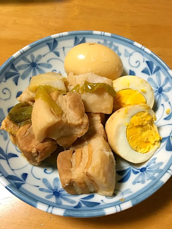 Snapdishの料理写真:豚の角煮🐷ゆで卵も♥|kiroさん