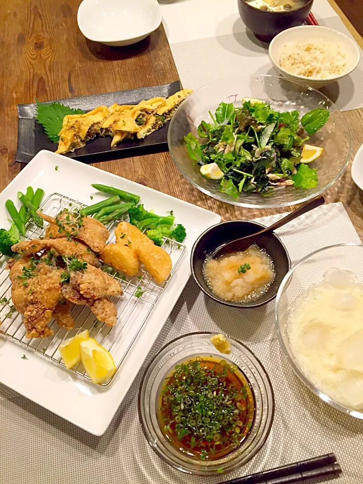 Snapdishの料理写真:今日の晩御飯💛鰹の龍田揚げ🐟ササミと海藻のパクチーサラダ🌿お揚げのシラスおかかネギ焼き🍃大根としめじ、油揚げのお味噌汁、お素麺(旦那だけ)|まみりんごさん