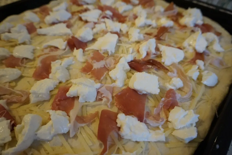 #Pizza con #patate #bologna, #crudo di #parma e #bufala

#food #cucina #ricette|matteo pisanoさん