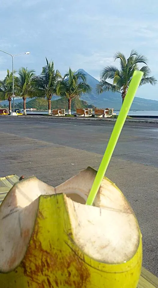 Snapdishの料理写真:Fresh young coconut juice with a view|🌺IAnneさん