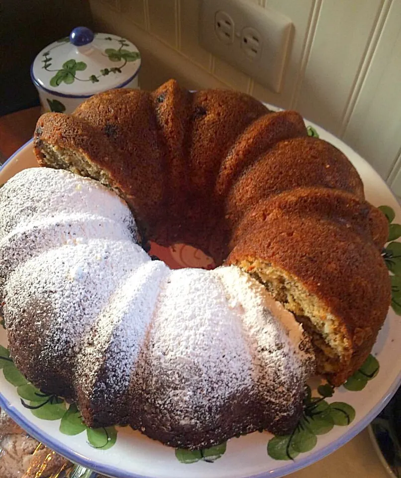 2 halves bundt cake
1. Dusty Chocolate chip bundt cake 
 2. Banana bread bundt cake|🌺IAnneさん