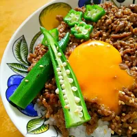 牛そぼろ丼