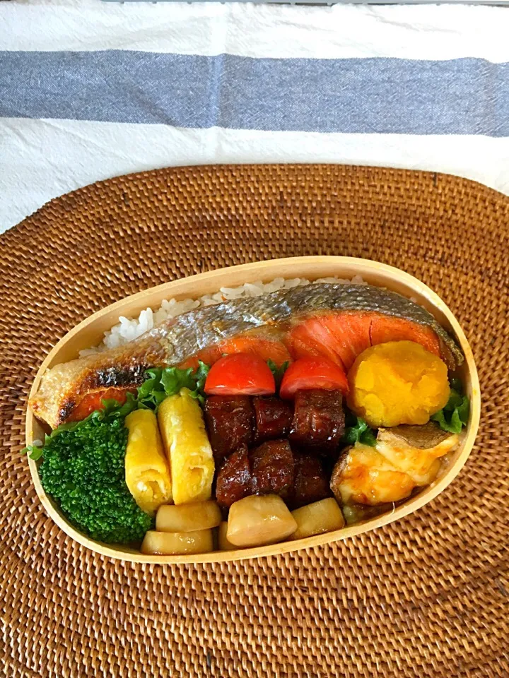 Snapdishの料理写真:焼き鮭弁当|10HIROさん