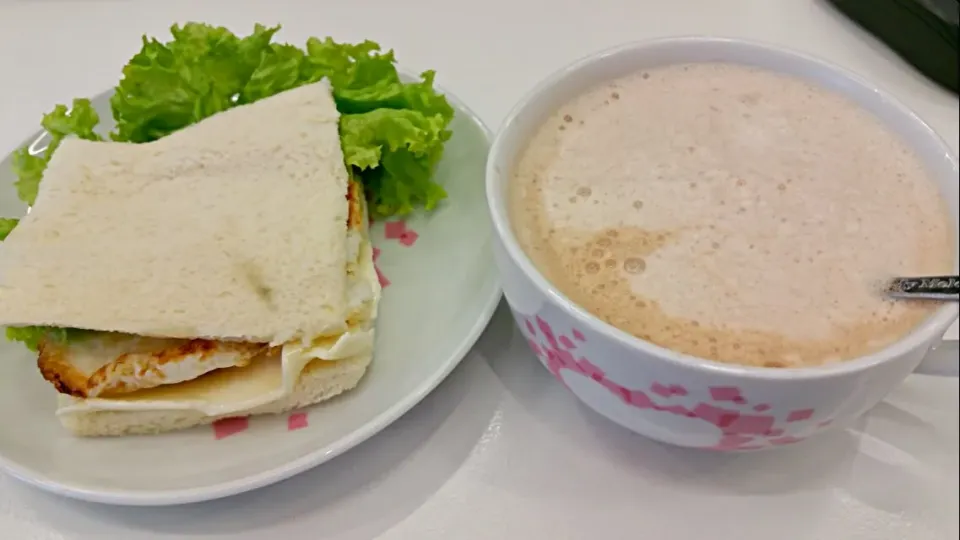 Lovely Sandwich with hot milky milo😉😙😙😙|🌷lynnlicious🌷さん