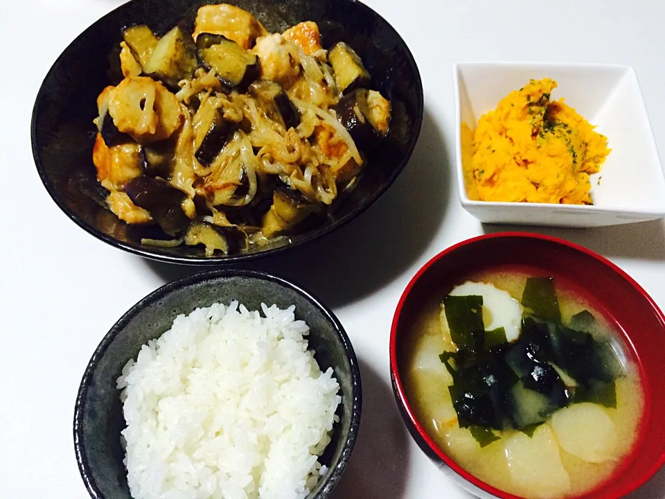 ナスと鶏の味噌炒め
ワカメとちくわのお味噌汁
かぼちゃサラダ|あいさん