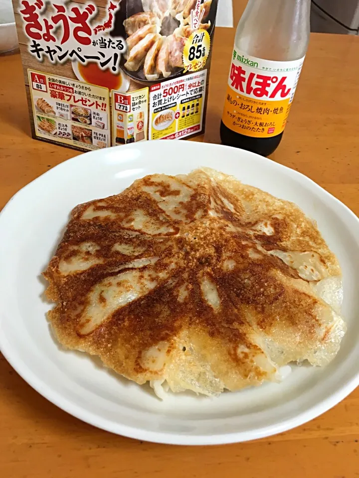 Snapdishの料理写真:味ぽんで焼き餃子！|石田尚之さん