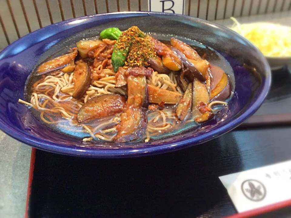 冷やし肉ナス蕎麦😋|アライさんさん