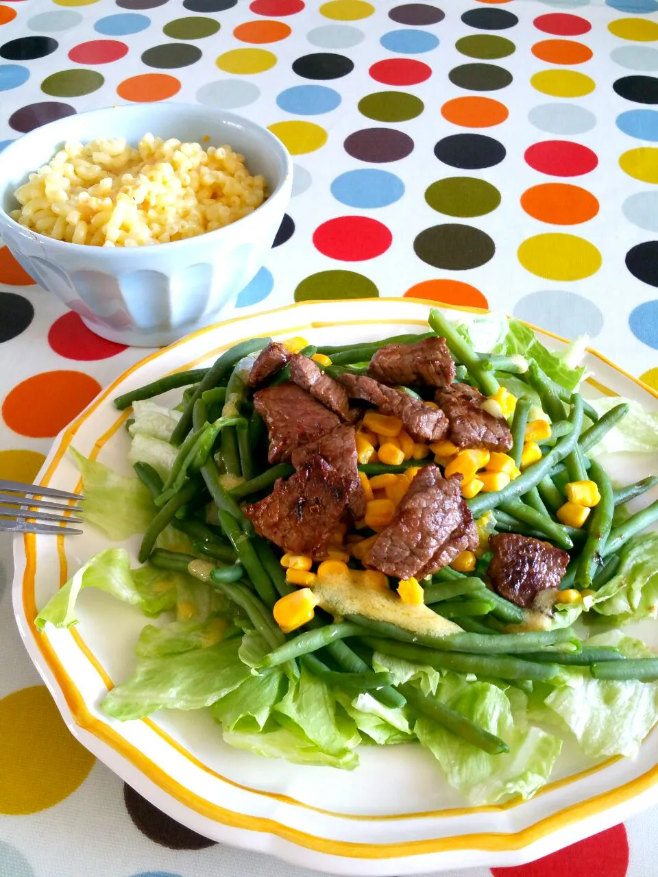 Salade with steak and macaroni & cheese|Cherryさん