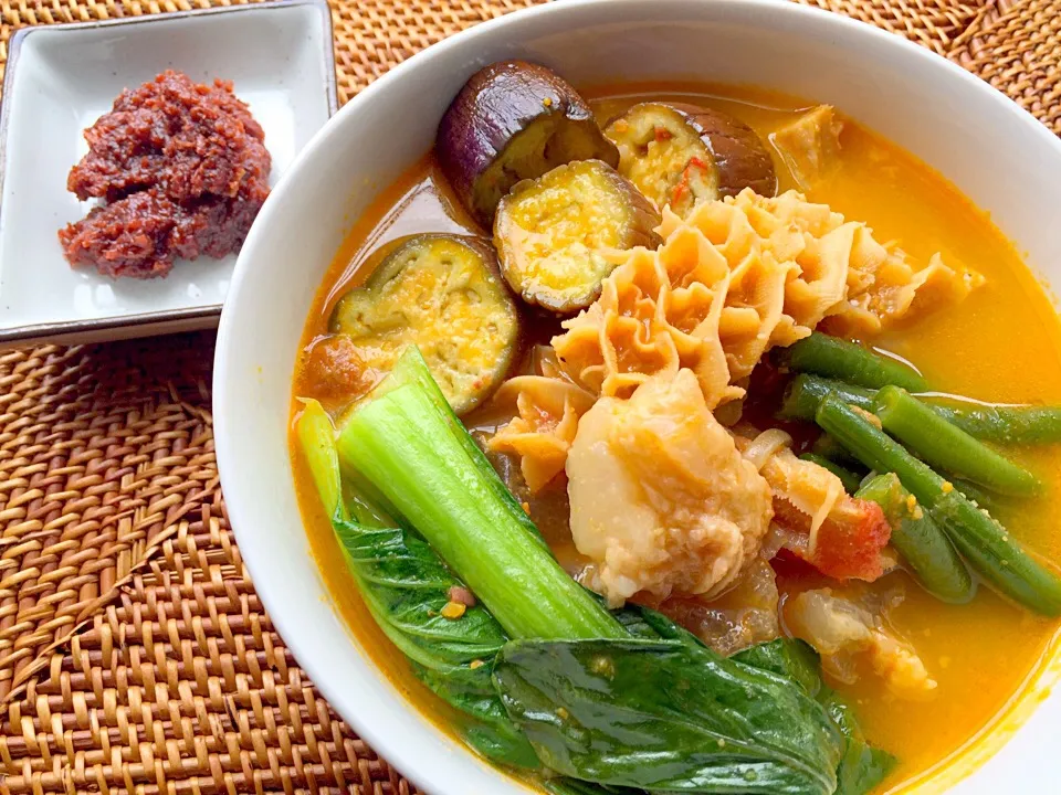 Kare-kare ( Philippine Stew ) Beef tripe and achilless in thick savory peanut sauce with spiced and sauteed shrimp paste|Leslie Shikeさん