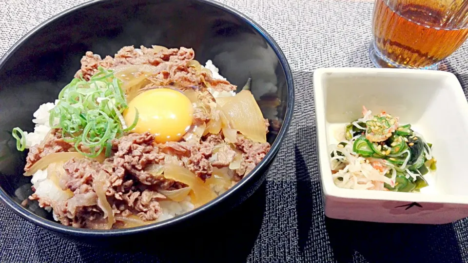 牛丼
ワカメとキュウリとカニかまの酢の物|むつみさん