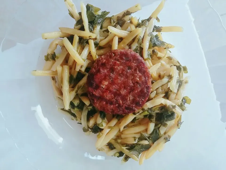 vegan mushroom hamburger with yellow bean|Doron Evgiさん