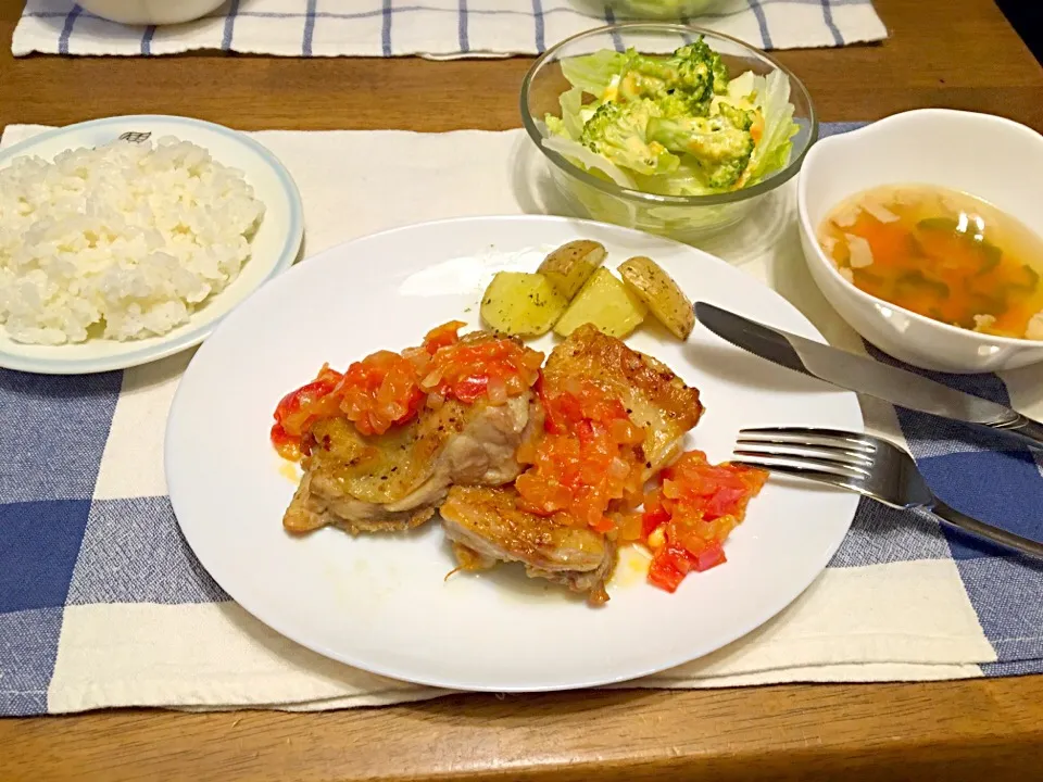 チキンのソテー・トマトと玉ねぎのソースがけ|はづきさん