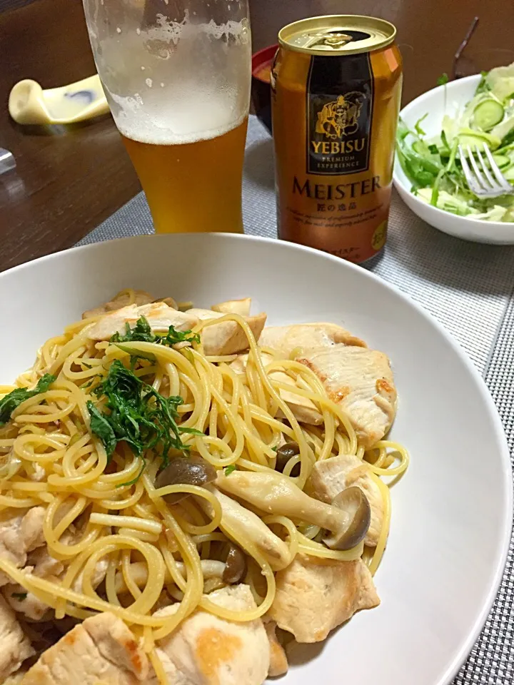 Snapdishの料理写真:燻し醤油のパスタ…YEBISU MEISTERを添えて。（笑）|Katsuragi Shinyaさん