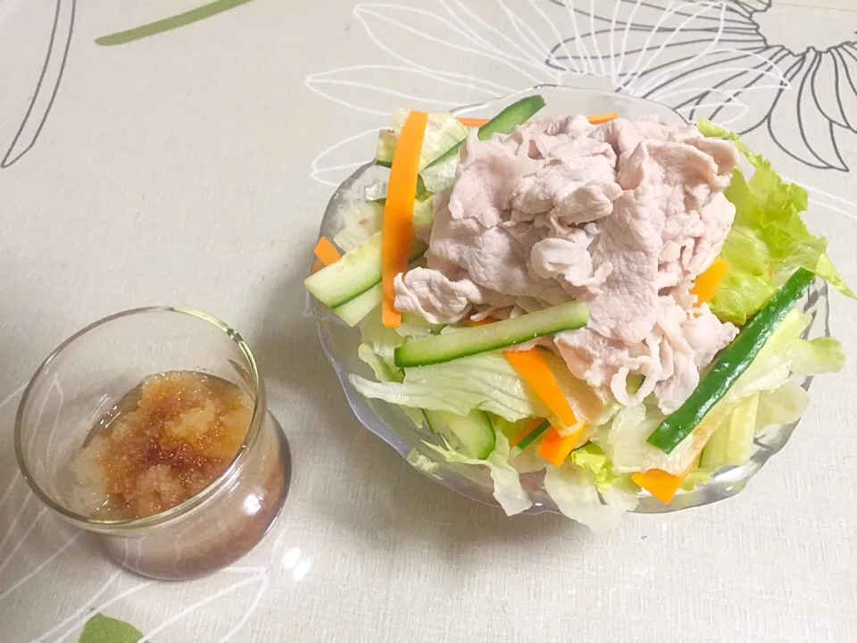 Snapdishの料理写真:冷しゃぶサラダ・みぞれドレッシング|tabyさん